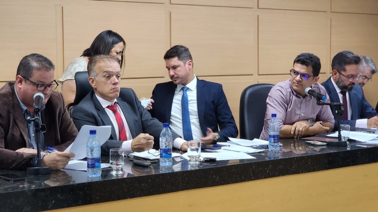 Secretários respondem dúvidas em CPI e são elogiados pelos vereadores
