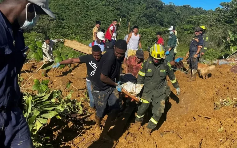 Inundações e deslizamentos de terra deixam 26 mortos na Indonésia