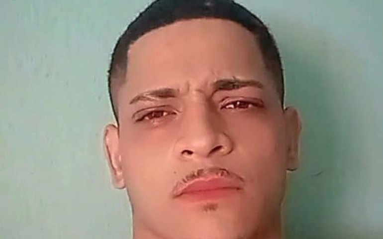 Jovem é executado a tiros em posto de combustíveis no bairro Caititus, em Arapiraca