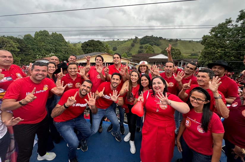 André Castro fortalece candidatura com a maior carreata da história de Santana do Mundaú