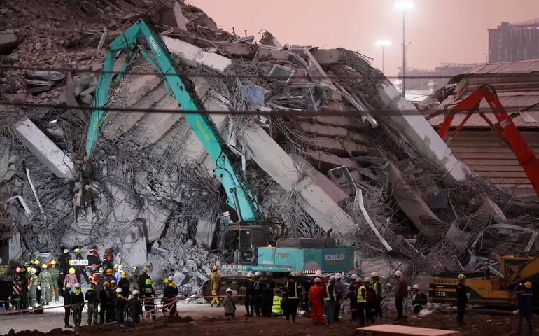 'Cheiro de morte' toma cidade de Mianmar após terremoto matar mais de 1,6 mil pessoas