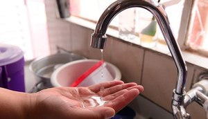 falta-de-agua-torneira-itauna / Foto: Foto: reprodução