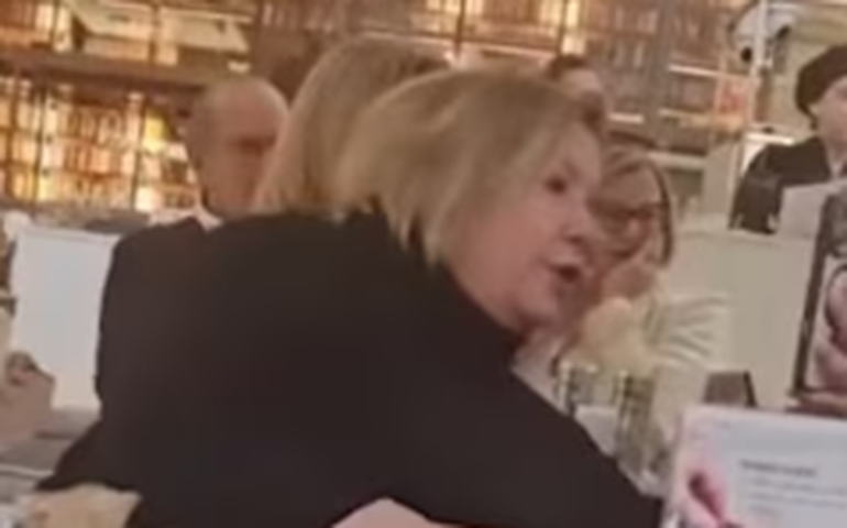 Idosa é presa em flagrante após chamar homem de 'bicha nojenta' no shopping Iguatemi, em SP