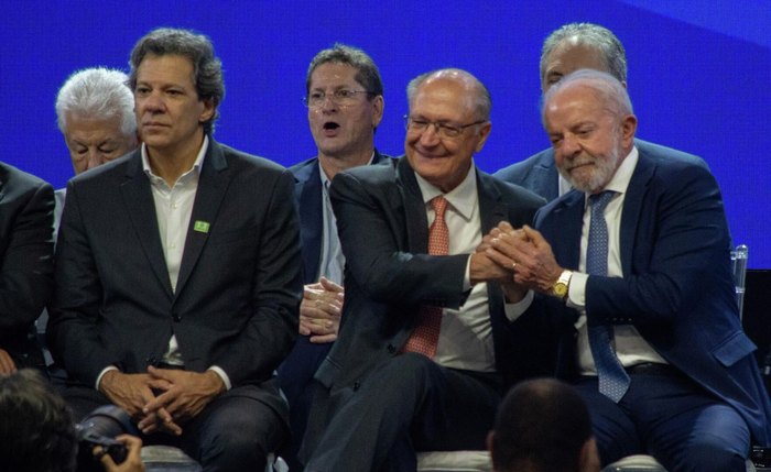 Lula anuncia saída de Haddad do ministério 