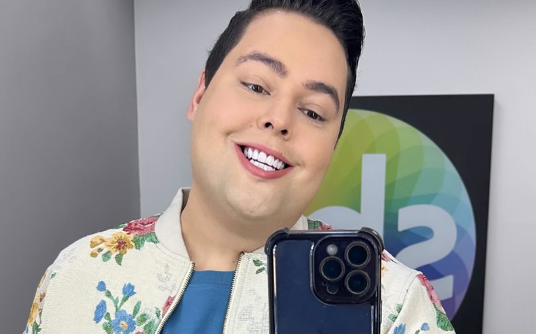 Repórter do SBT mostra ferimentos após equipe ser assaltada na região do Sambódromo do Anhembi