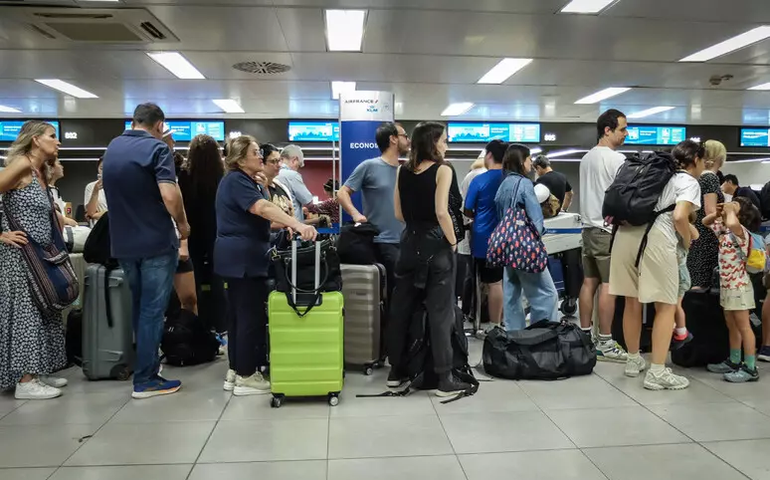 Cobra é encontrada dentro de avião com passageiros na Austrália
