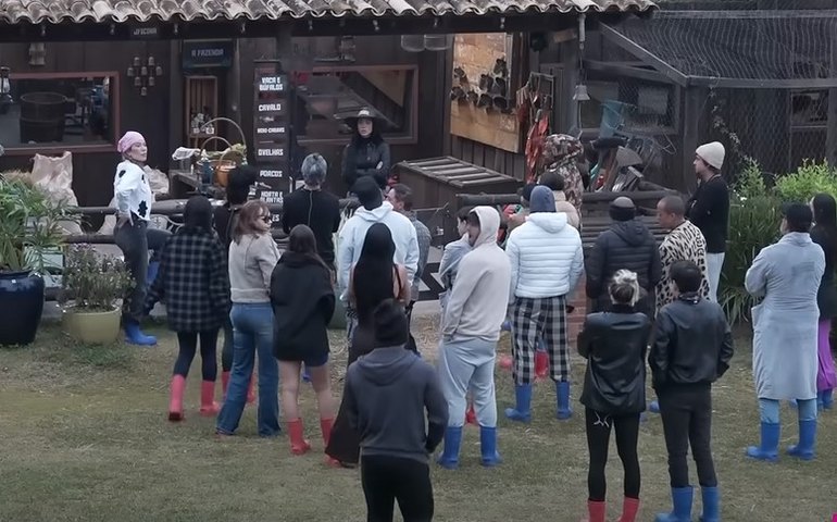 'A Fazenda: após eliminação, trato dos animais e estratégias de participantes geram brigas