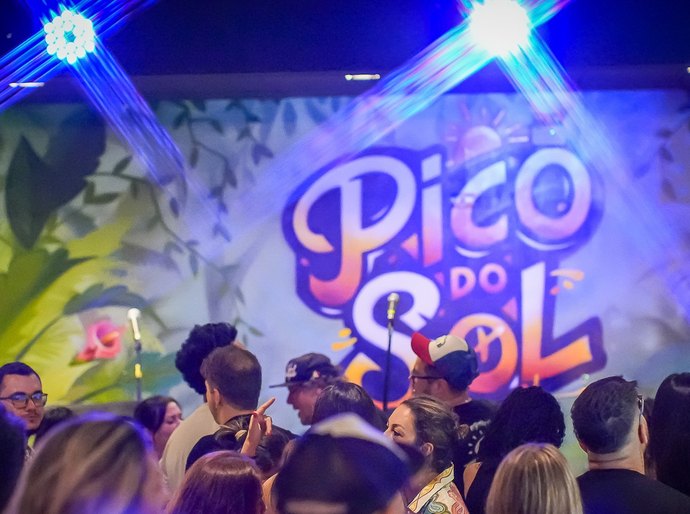 Vocalista da banda Planta & Raiz se apresenta em Curitiba neste sábado (6)