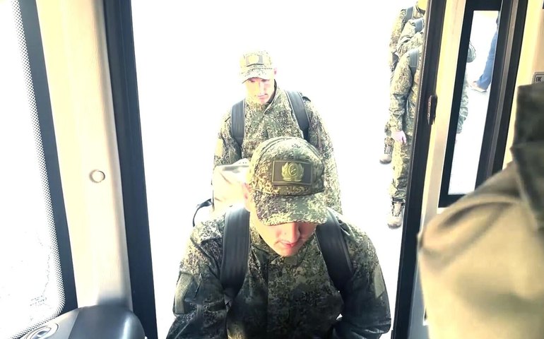 Moscou e Kiev realizam troca do 1º grupo de prisioneiros de guerra de menos de 25 anos, diz MD russo