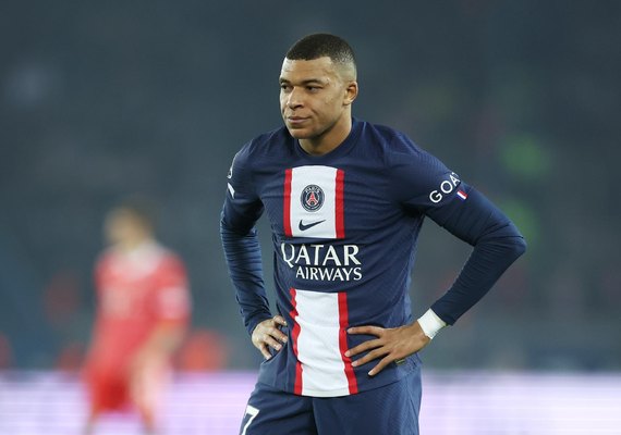 Novela Mbappé aborrece Luis Enrique, que cogita deixar PSG antes do início da temporada