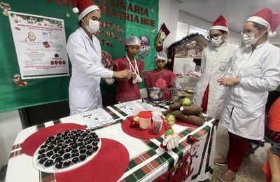 HGE promove oficina de culinária natalina para crianças da pediatria