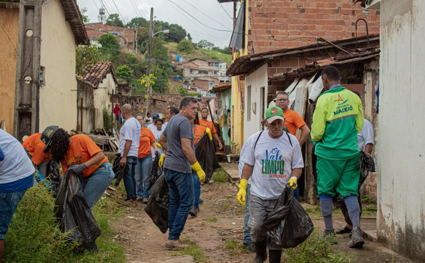 Mutirão de limpeza proporciona conforto e bem-estar para moradores do Reginaldo