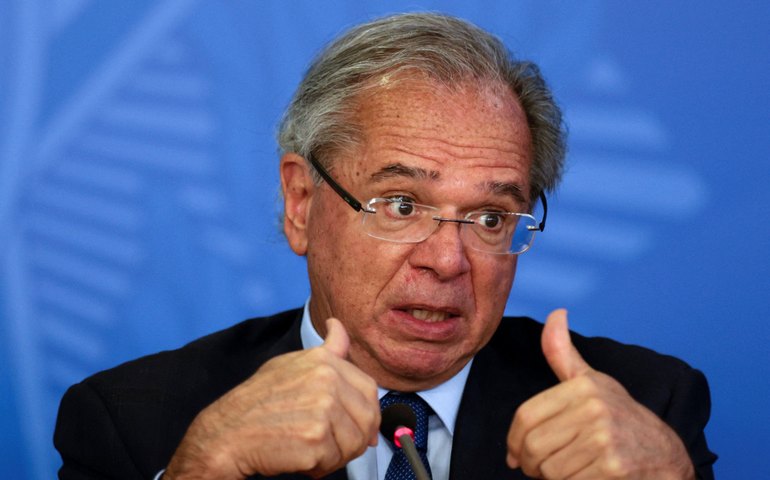 Guedes quer corrigir ‘erros do teto’; equipe de Lula quer regra flexível