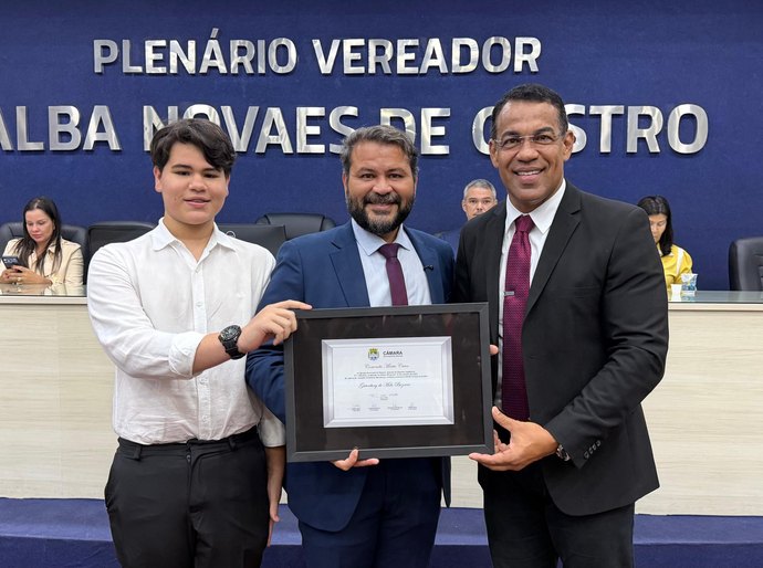 Câmara homenageia diretor-presidente da Ilumina pelos serviços prestados em Maceió