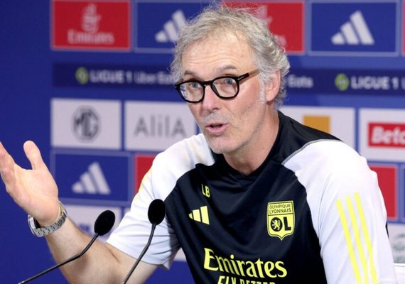 Al Ittihad, de Benzema, fecha com o técnico francês Laurent Blanc