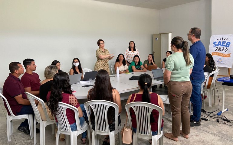 Tainá Veiga participa de reunião com equipe pedagógica para definir alinhamentos sobre o SAEB 2023