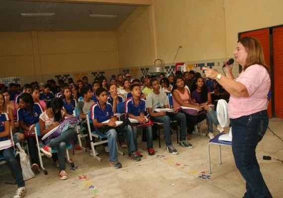 Coruripe: Educação orienta pais e alunos sobre prevenção às drogas