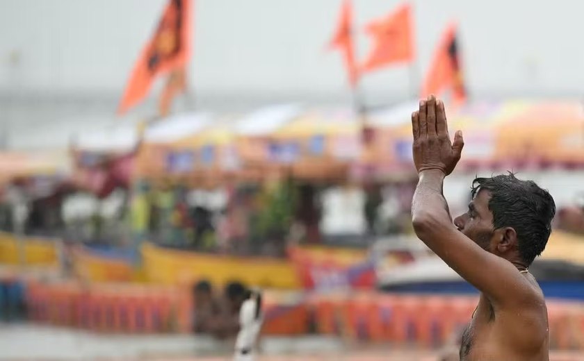 Modi inaugura templo hindu em local de mesquita destruída por religiosos na década de 1990