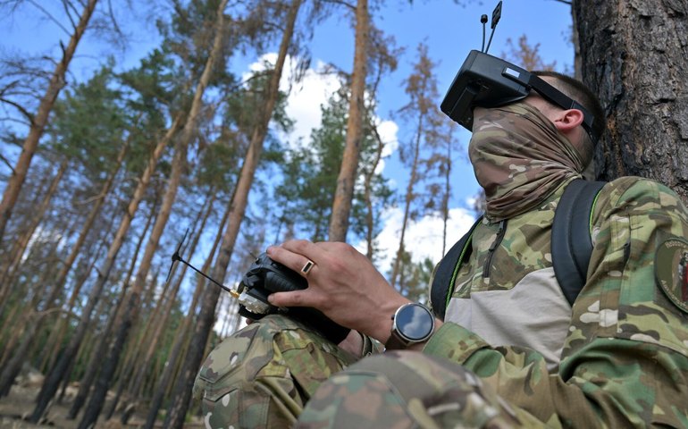 Cabos de drones dificultam avanço de tropas e aumentam riscos no front, aponta mídia