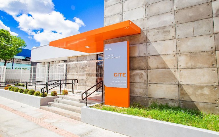 Sine Municipal e AeC oferecem 200 vagas de telemarketing em mutirão de empregos