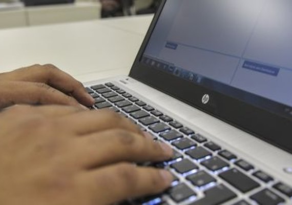 Quase metade dos domicílios brasileiros tem computador, mostra Pnad