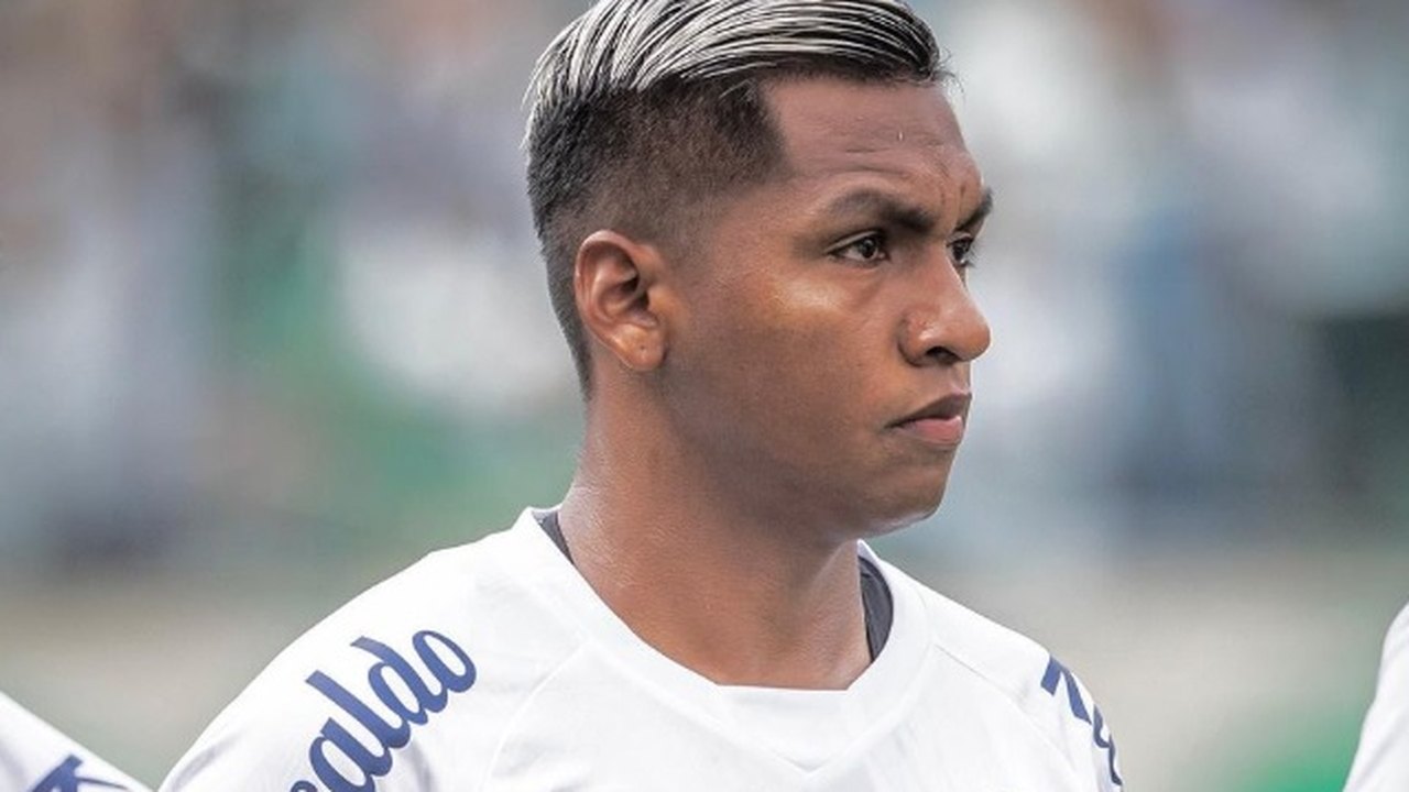 Morelos sofre lesão muscular na panturrilha e vira desfalque no Santos