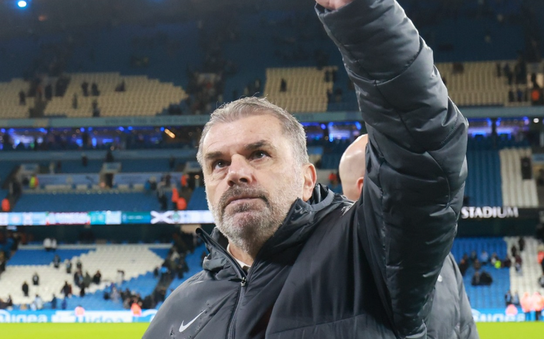 Técnico do Tottenham é alvo de vaias após derrota e dá razão à torcida: 'Estão decepcionados'
