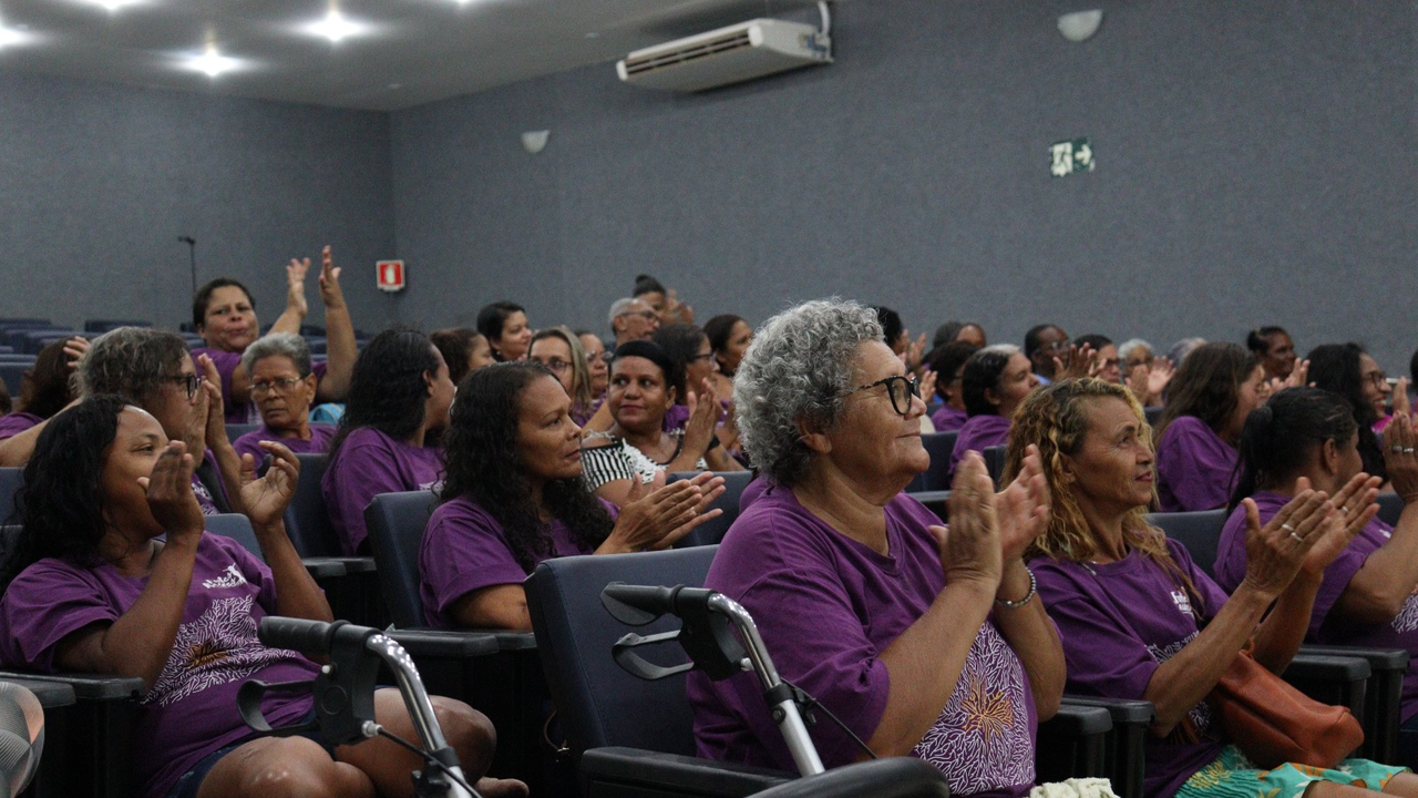 Integrantes do Fortes Raízes são certificadas em evento de encerramento