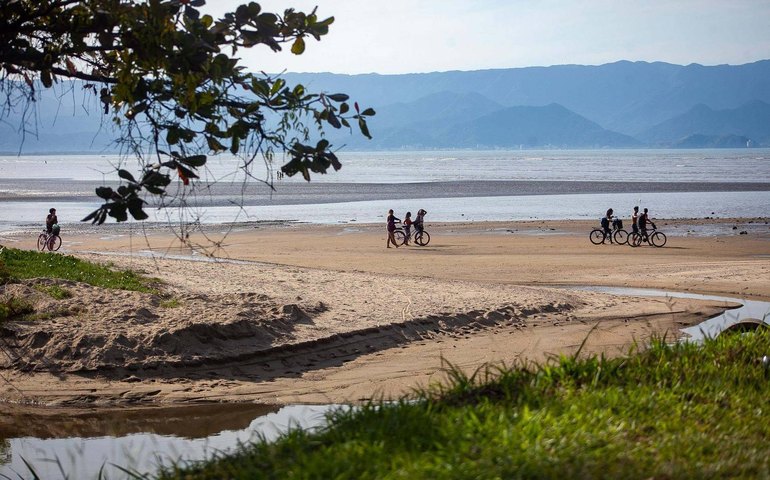 Turistas retornam ao litoral norte de SP