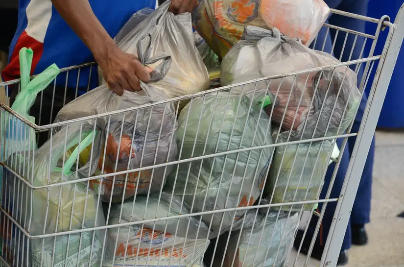 Cesta básica cai em todas as capitais do país no 2º semestre de 2025
