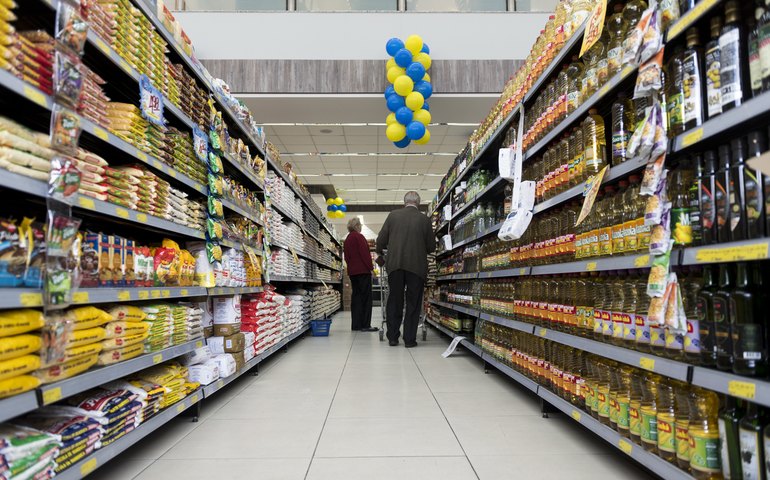 Faturamento dos supermercados paulistas cai mais de 10% de janeiro a junho