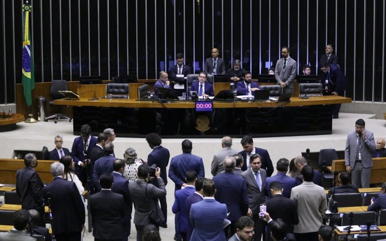 Câmara aprova regime de urgência para cinco projetos de lei; acompanhe