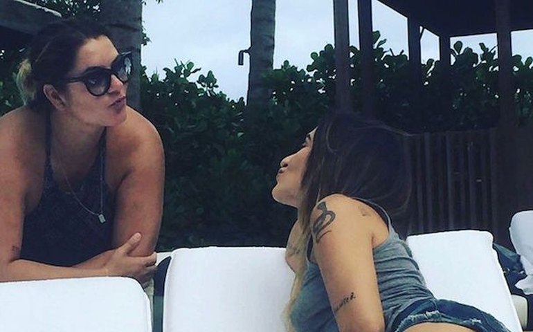 Cleo Pires posta foto de shortinho e revela tatuagem quase no bumbum