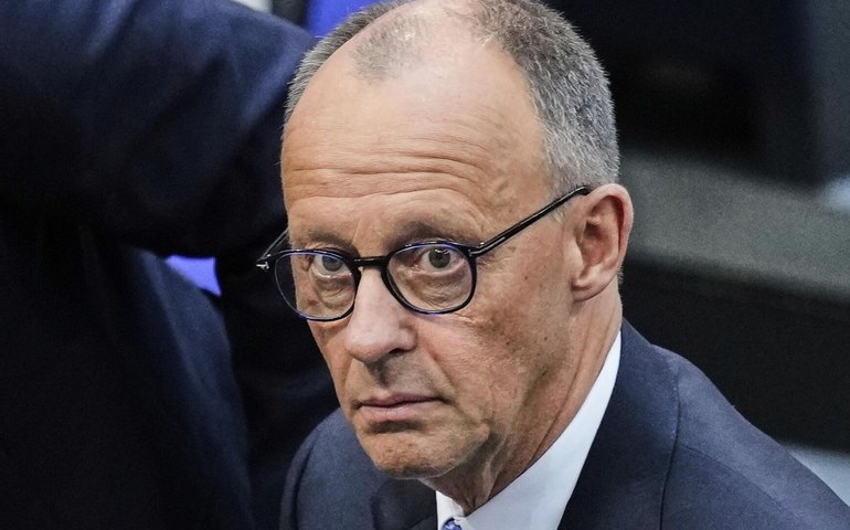 Primeiro-ministro da Alemanha fica isolado na Europa por posição sobre ativos russos