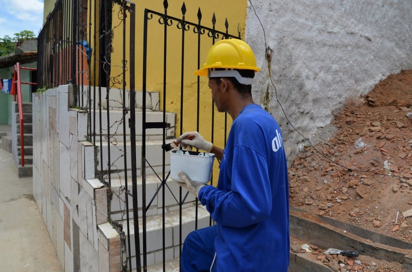 Estado inicia melhorias habitacionais na Grota da Macaxeira, em Maceió