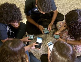 Pesquisa indica que 82% são contra crianças de até 3 anos com celular