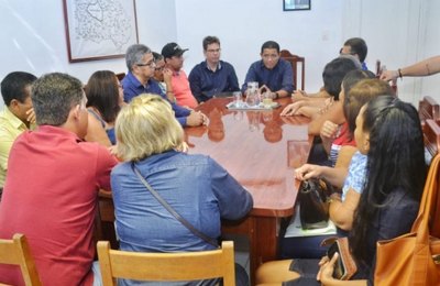 Prefeito Júlio anuncia reajuste salarial para Educação, aposentados e pensionistas de Palmeira 