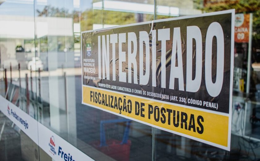 Fiscais interditam loja de varejos em Maceió após incêdio e falta de alvará para funcionamento