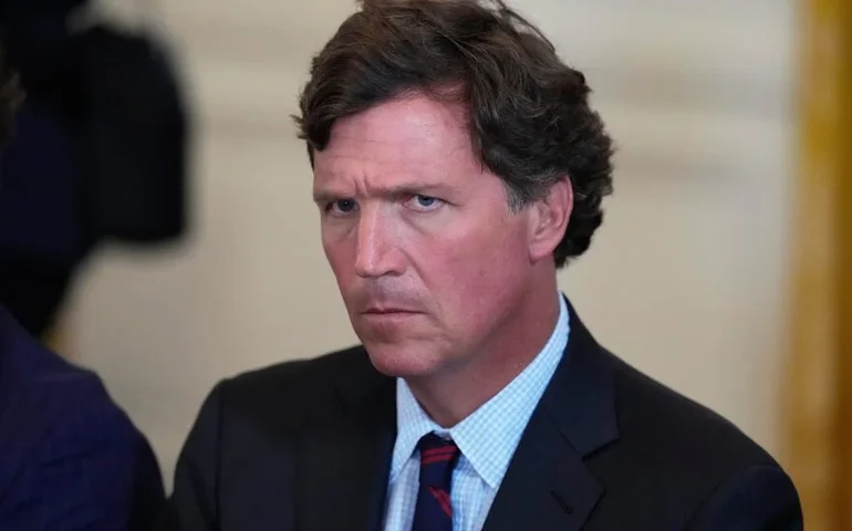 Tucker Carlson revela arrependimento por apoiar Donald Trump
