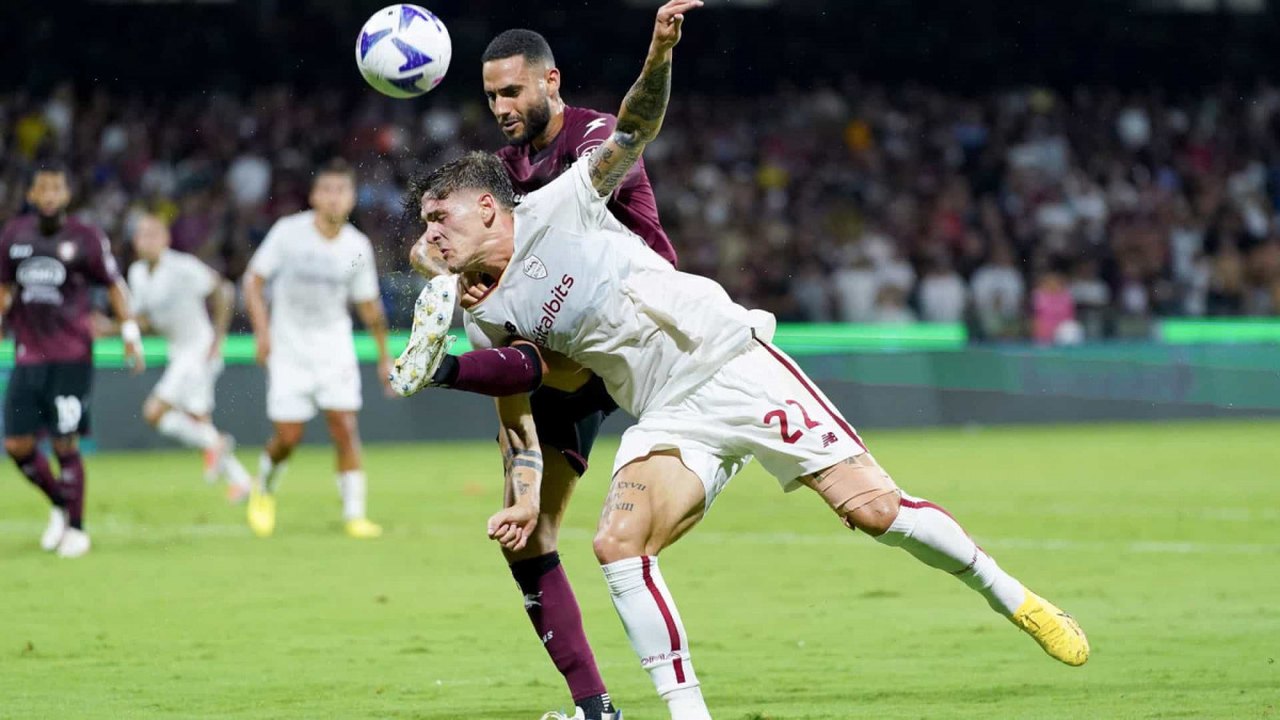 Roma perde muitos gols, mas estreia com vitória sobre Salernitana no Italiano