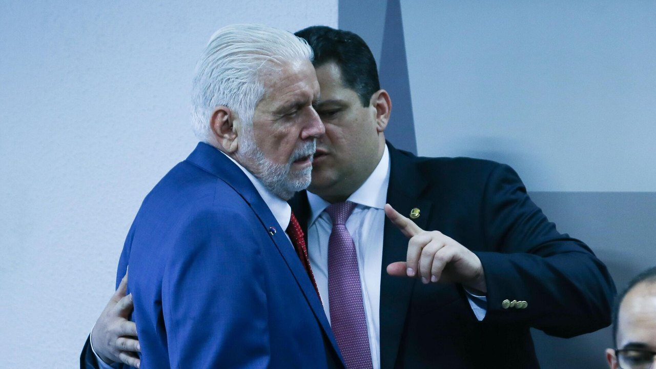Jaques Wagner admitiu relação com sócio de Vorcaro e criticou PF a Lula, diz mídia