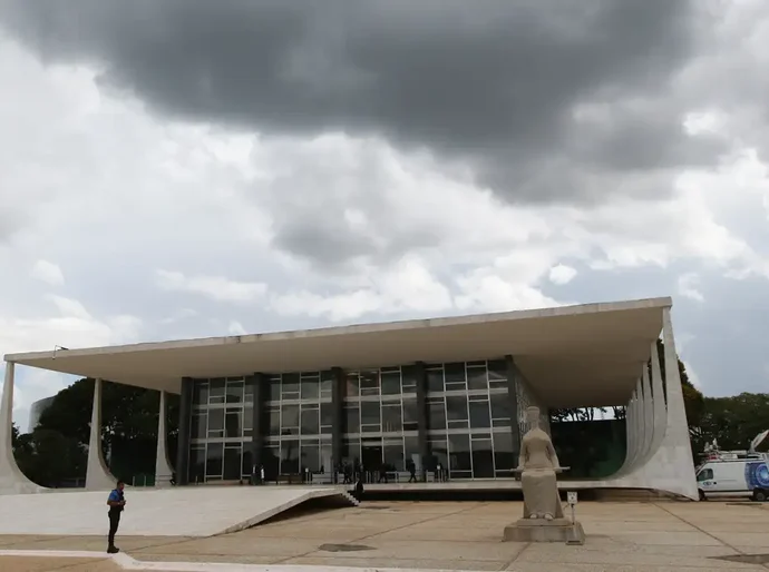 STF adia para 25 de março julgamento sobre suspensão de penduricalhos