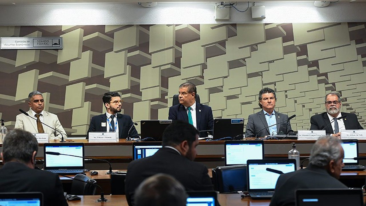 Fim da escala 6x1 pode impactar em R$ 6,6 bilhões a municípios, afirma CNM