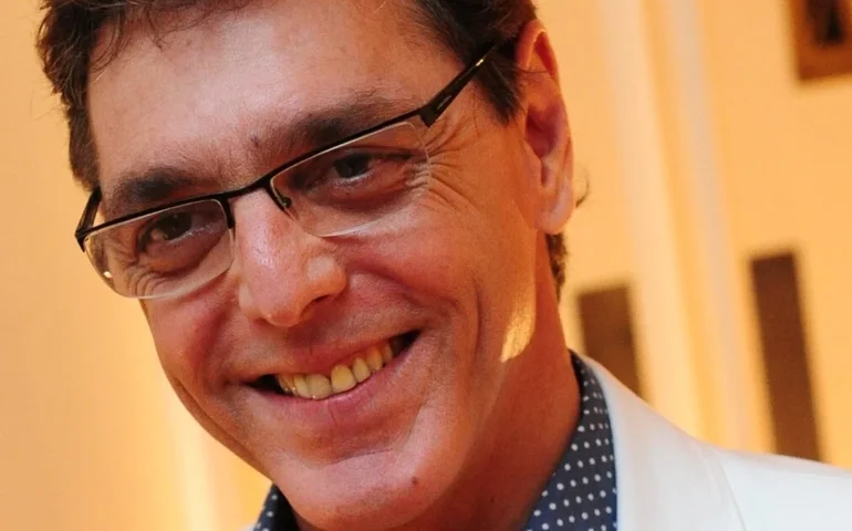 Lembra dele? Guilherme Leme aparece em banho de rio e recebe elogios de fãs: 'Que nem vinho'