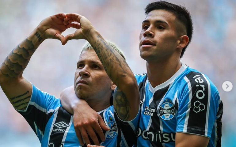De virada, Grêmio vence o lanterna Atlético-GO no Campeonato Brasileiro e afasta crise