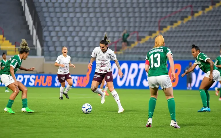 Ferroviária vence para continuar na liderança do Brasileirão feminino
