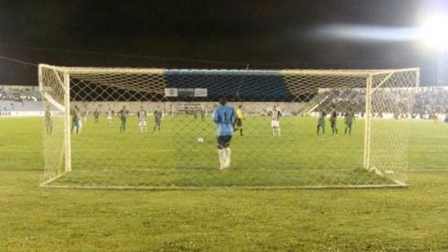 Treze vence Coruripe por 4 a 3 e assume liderança do grupo A4