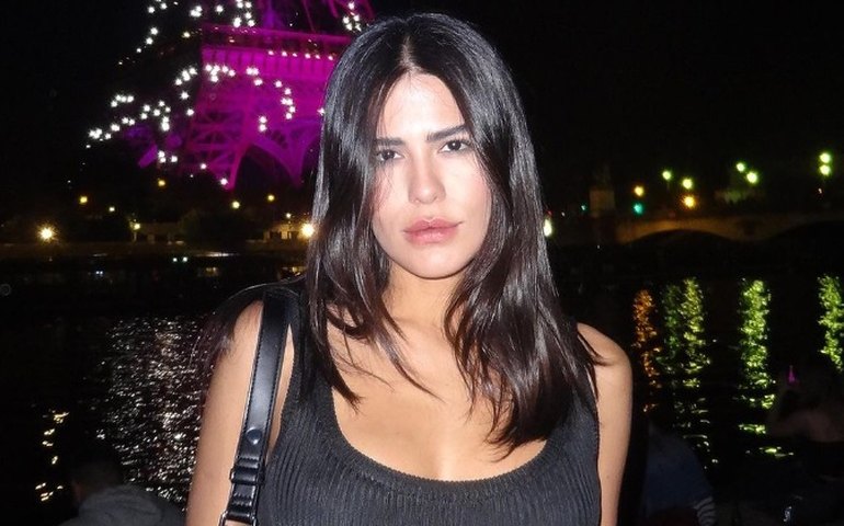 Antonia Morais mostra mansão da família em Brasília, com móvel de Niemeyer