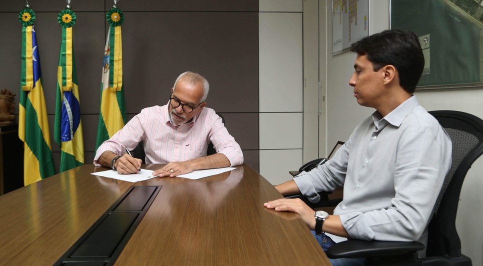 Prefeito horário especial da Copa / Foto: PMA
