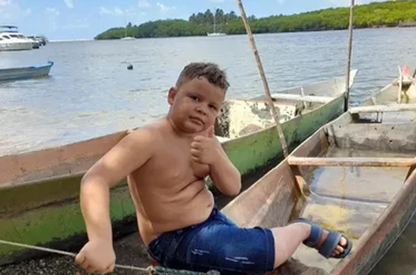 Criança morre e outras duas ficam feridas após deslizamento de barreira, em Roteiro